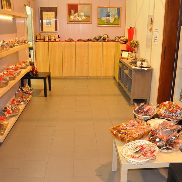 showroom-natalizio-cioccolato-artigianale-dolciaria-tina1